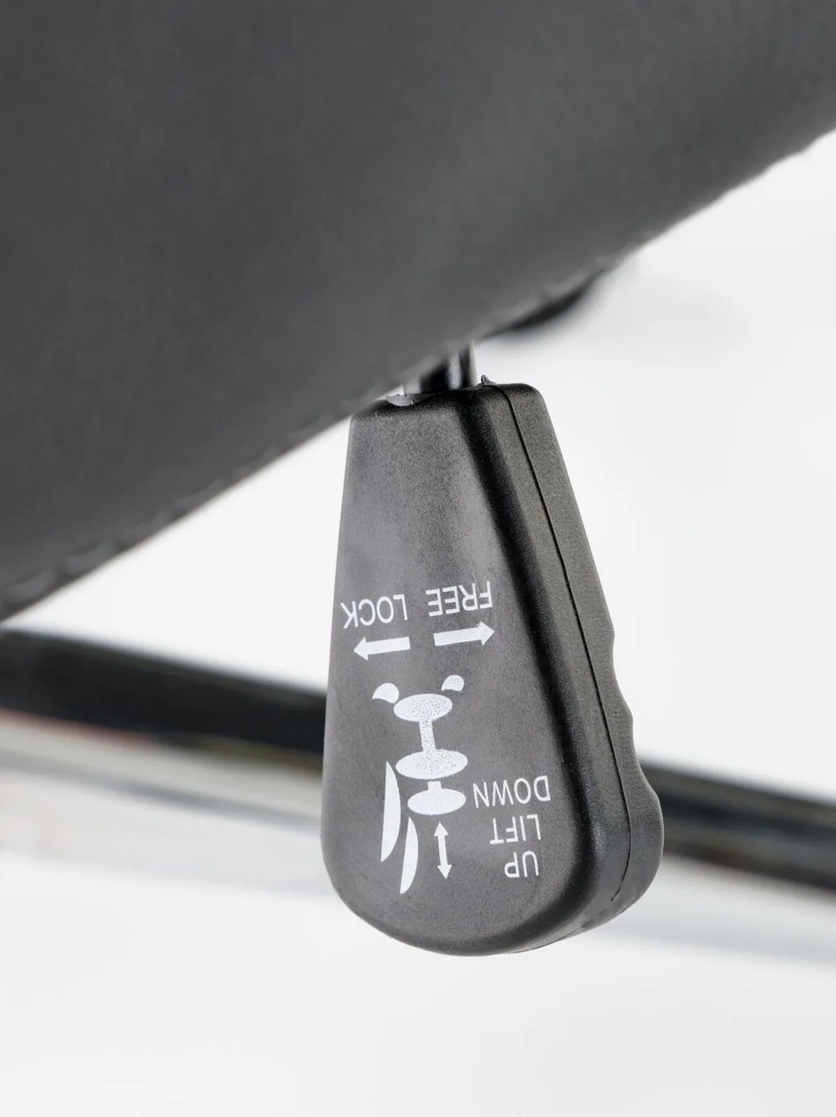 Halmar kreslo komp yuternoye argento 2 v ch argento fot 7